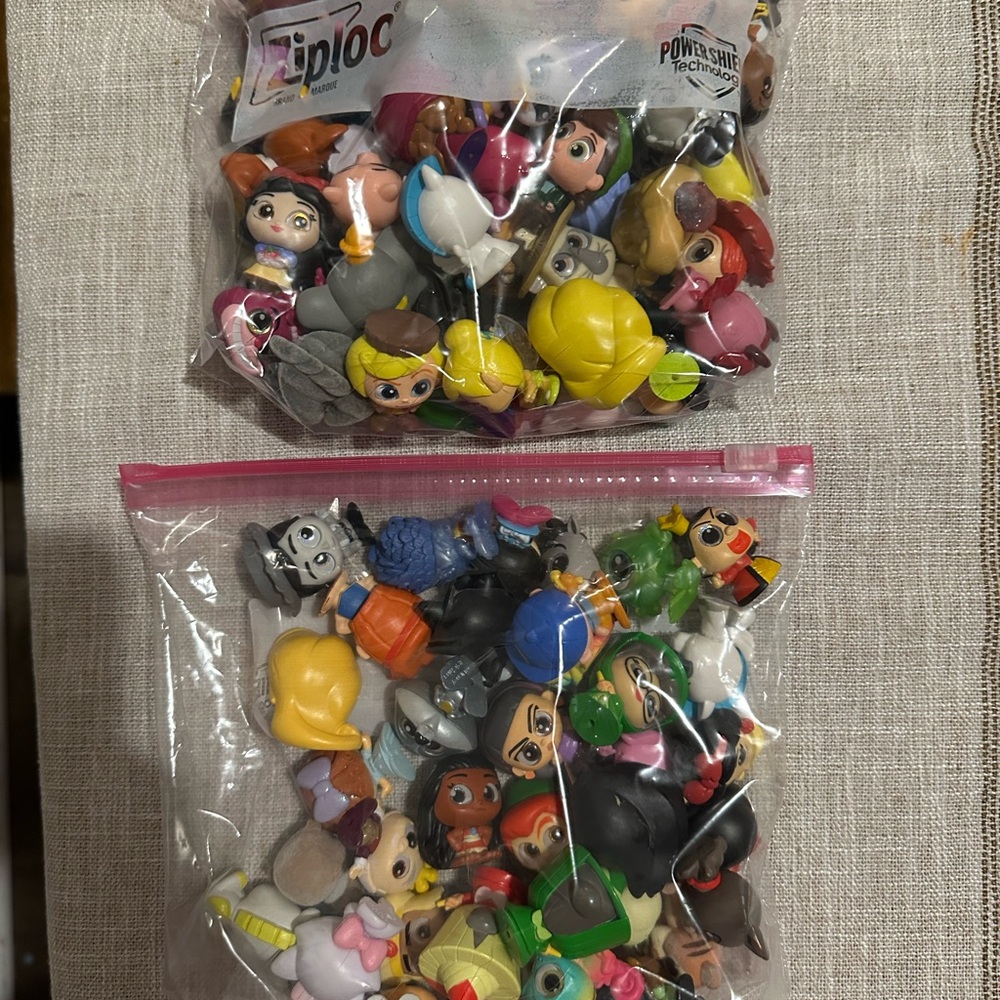 Doorables Kids Toy Figurine Set - Multicolor